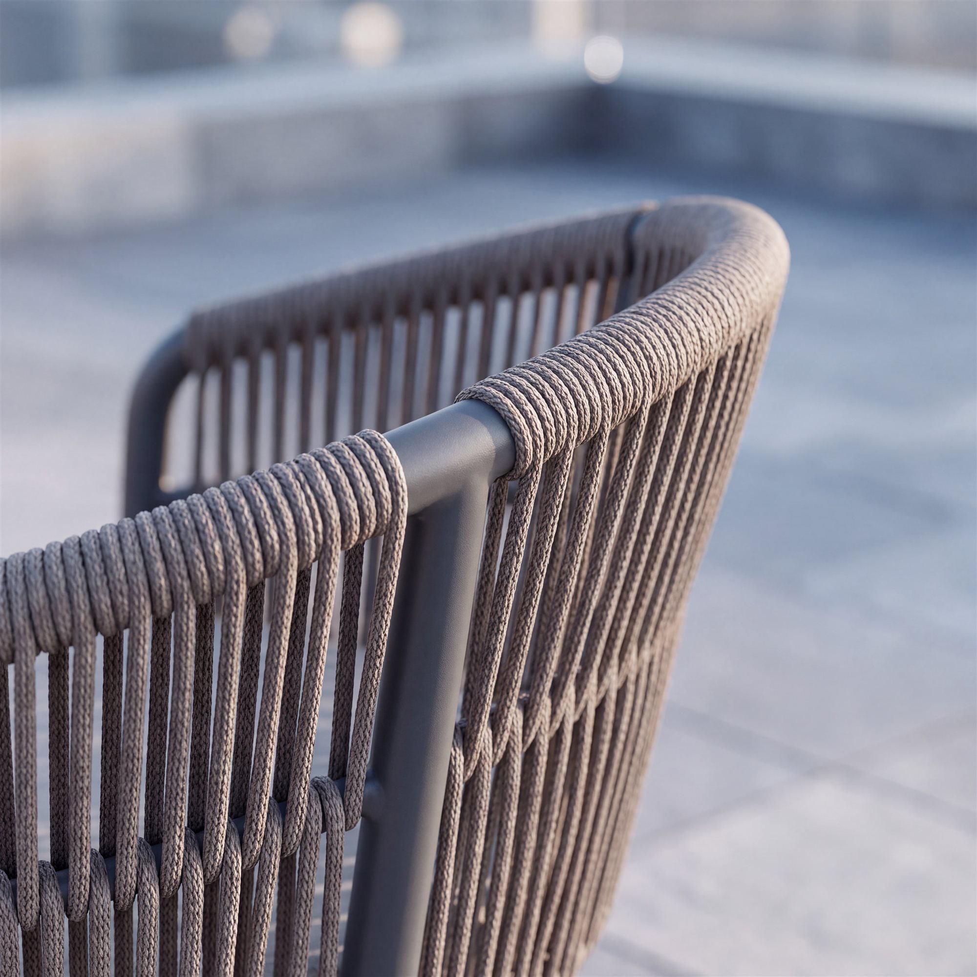 R-021 A117 5 قطع حبل ألومنيوم طقم طعام — رمادي/بني (4 chairs + round table) - الصورة 7