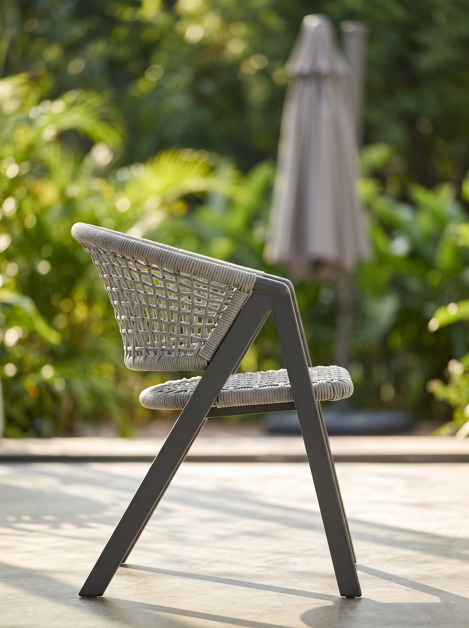R-022 A165 5 قطع حبل ألومنيوم طقم طعام — رمادي فاتح (4 chairs + round table) - الصورة 5